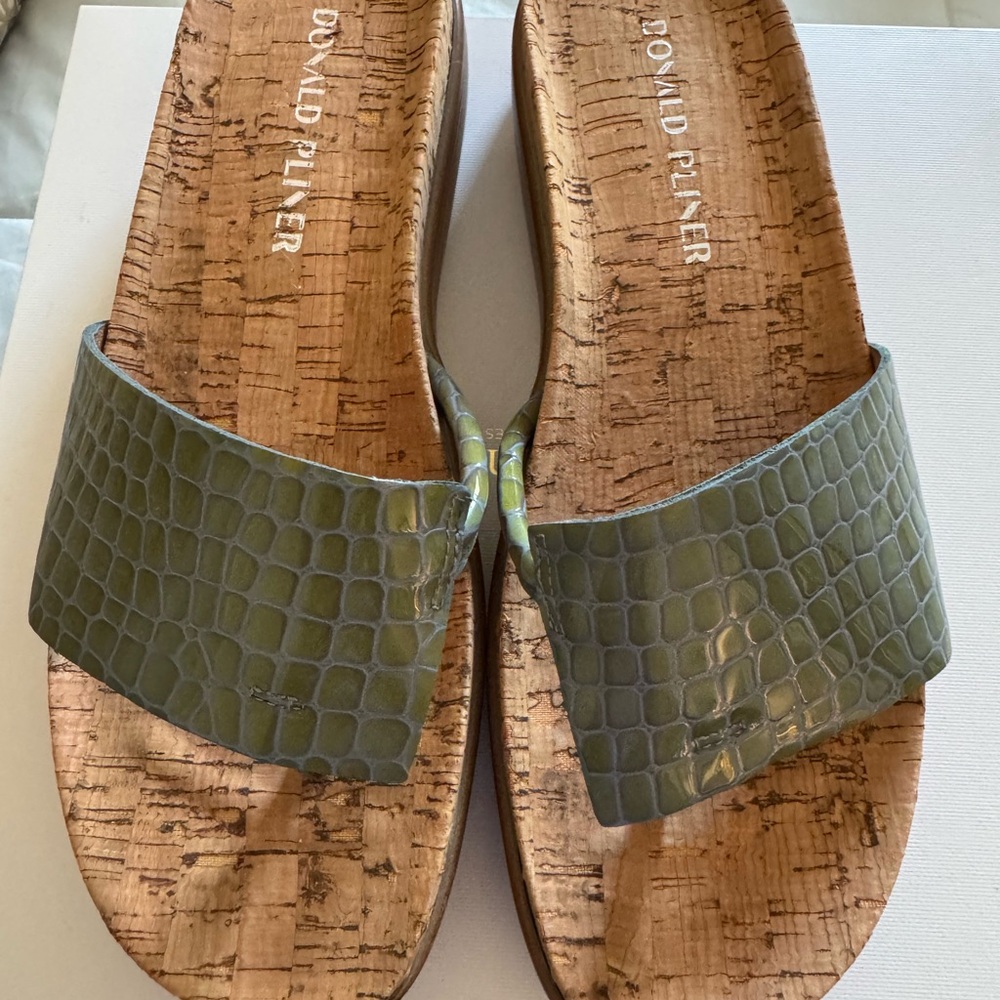 Donald J. Pliner Fifi light blue alligator print Women's Sandals